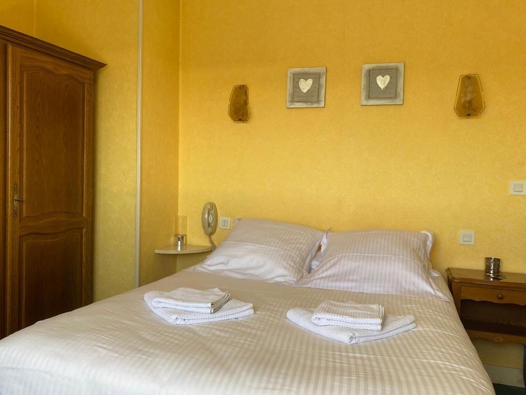 Hotel De La Poste ファレーズ エクステリア 写真